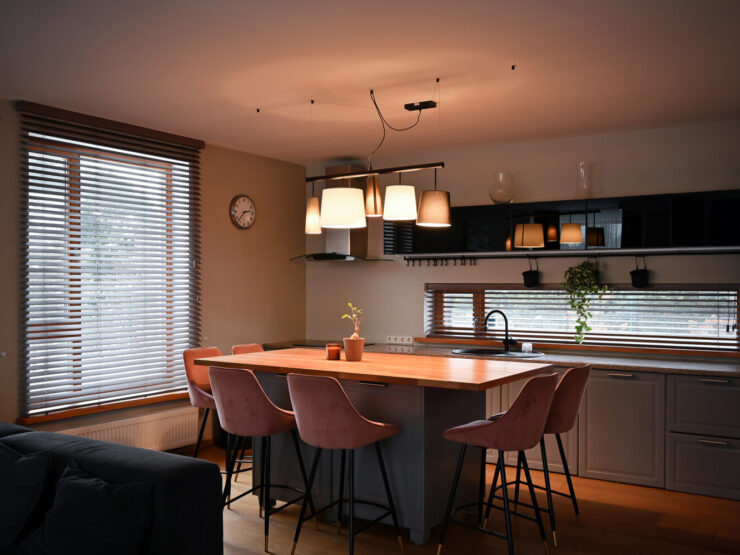 Izīrē māju Piņķu centrā