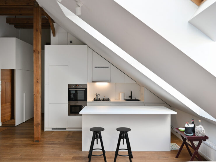 Pārdod 4 istabu dzīvokli pilsētas centrā